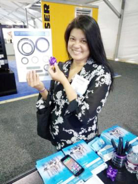 9東晟密封生產與莫斯哥美女合照