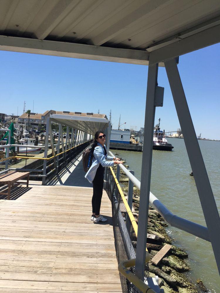 終于到了：勘探鉆井采油平臺的通道上！