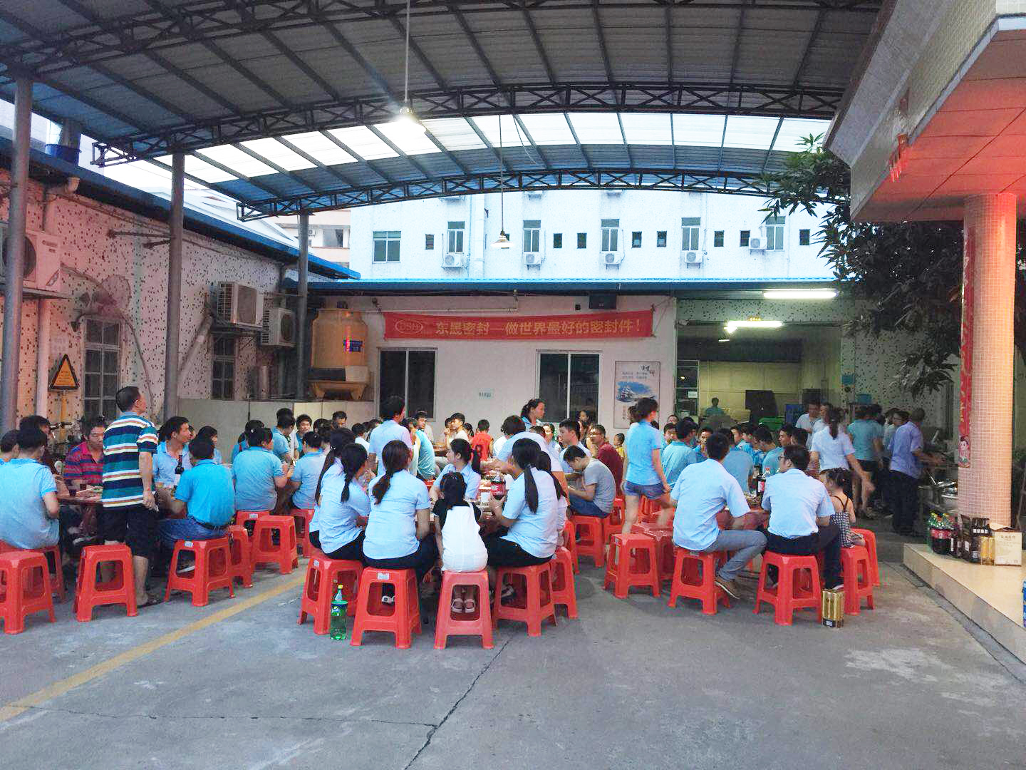東晟人聚餐現場