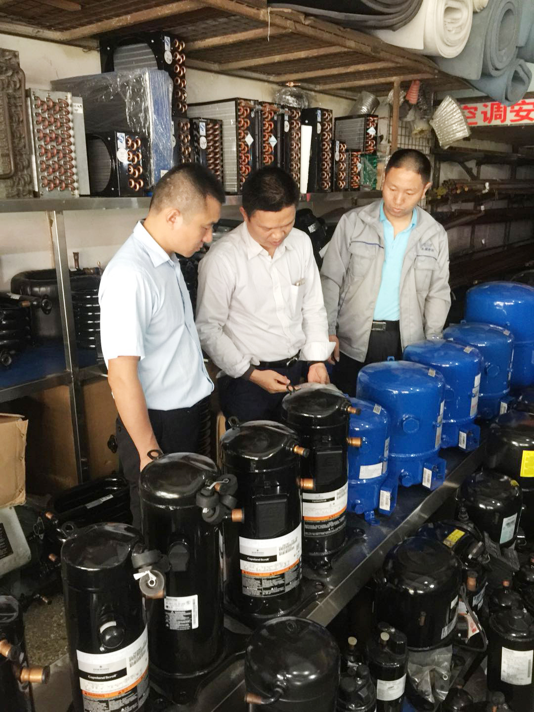 東晟密封件技術團隊正在了解制冷設備的密封原理