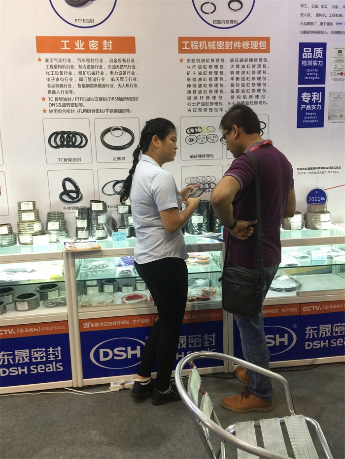 當(dāng)然，也有不少的國外客戶啦！