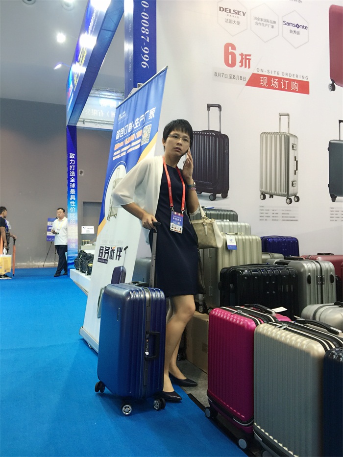 你不到現(xiàn)場是很難體會(huì)到，原來我們的箱包是那么的時(shí)尚好看的哦！