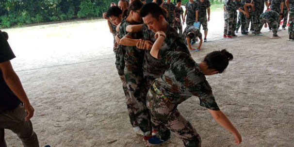 東晟人團隊在玩強度硫酸河游戲