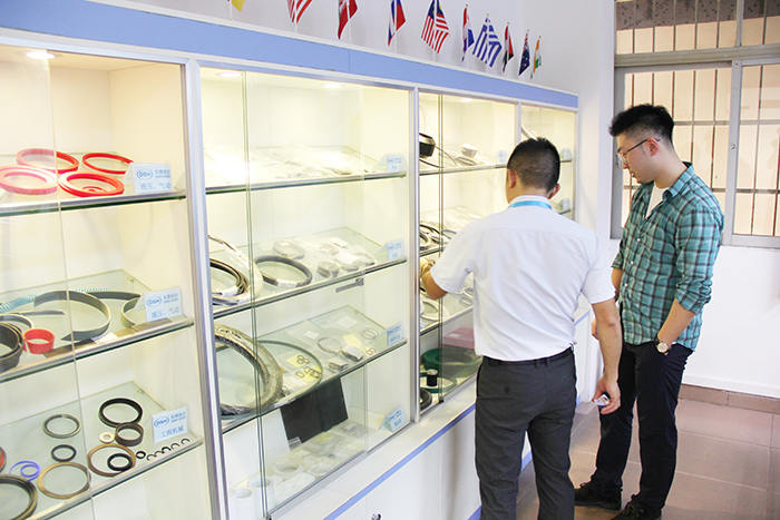 【圖】加拿大石油天然氣行業客戶來訪東晟密封件公司參觀指導工作！