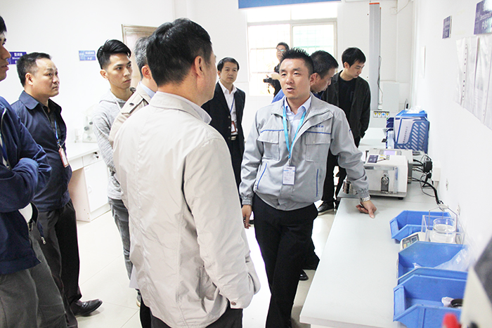 東莞市石碣鎮政府領導一行蒞臨東晟密封公司總部參觀指導工作現場