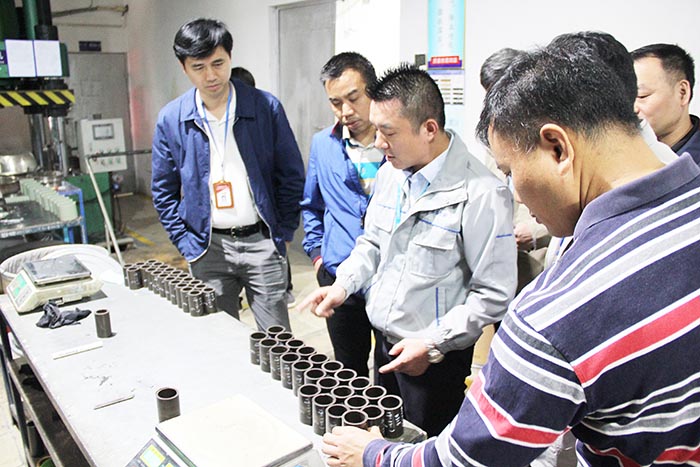 東莞市石碣鎮政府領導一行蒞臨東晟密封公司總部參觀指導工作現場