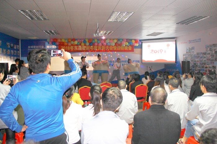 業務部美女們的舞蹈《C哩C哩》