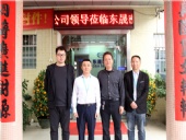 春風迎來喜鵲臨，東晟喜迎訪客來；